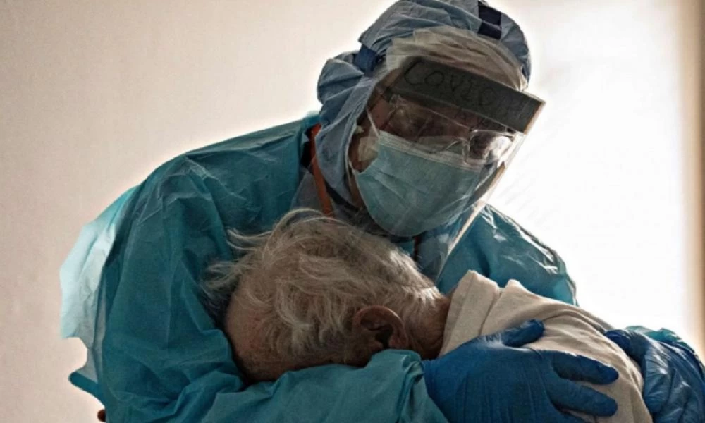 Κορονοϊός - Θεσσαλονίκη: Σε 48 ώρες «έφυγαν» ένας 50χρονος, η μητέρα και η γιαγιά του